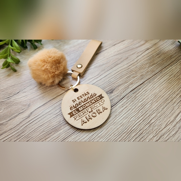 SPANISH MOTIVATION Laser Engraved Charm with Keychain Wristlet & Puff - Picture 10 of 10